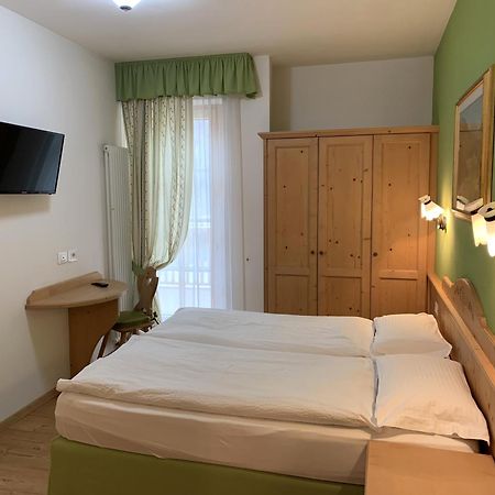 Appartamenti Sissi Commezzadura Bagian luar foto