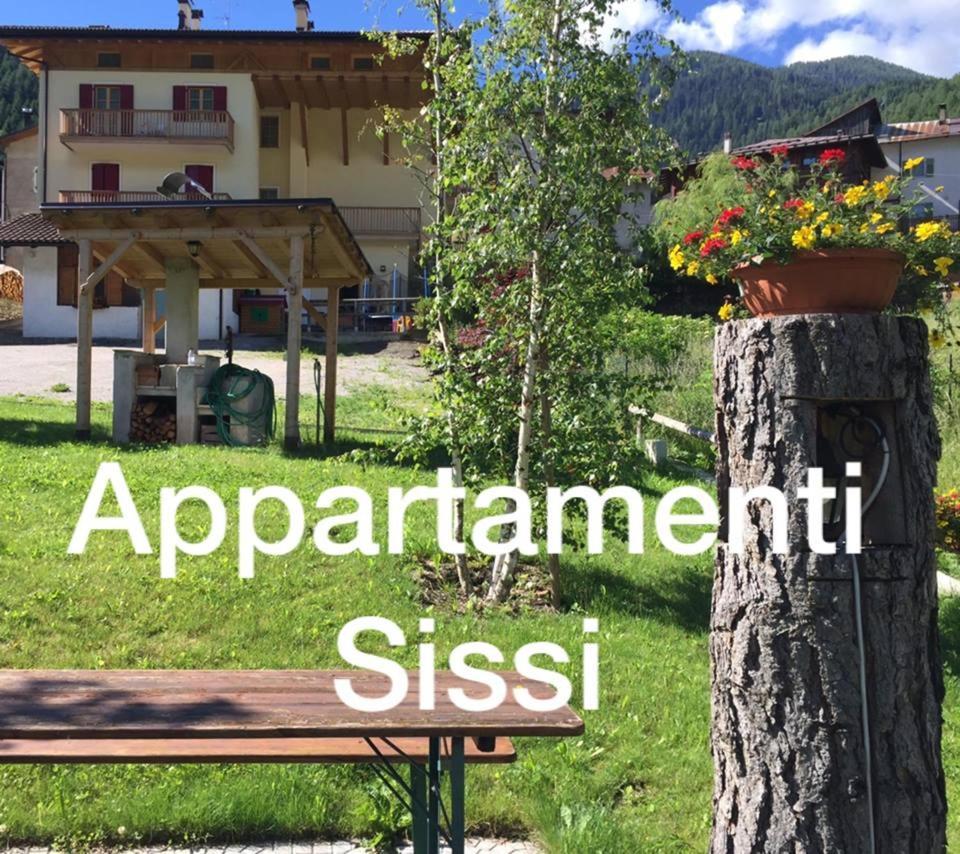 Appartamenti Sissi Commezzadura Bagian luar foto